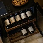Cave à vin appartement compacte : bouteilles Bordeaux et Bourgogne, conservation